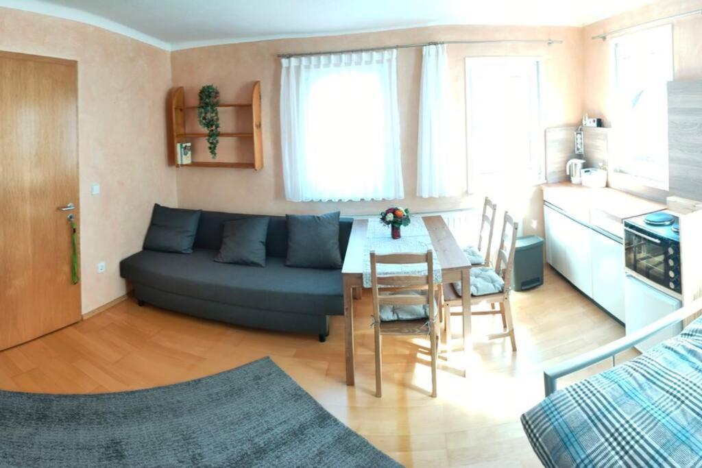 Zentrale & Ruhige Ferienwohnung Mössingen Exteriör bild